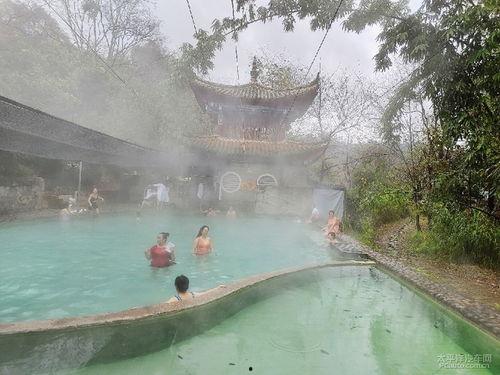 云南温泉爆料事件视频,揭秘神秘事件背后的真相  第1张