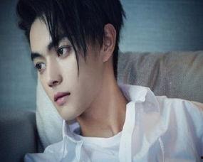 爆料许凯吃汉堡视频,吃货本性暴露无遗！  第3张